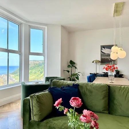 アパート The Admirals Quarters