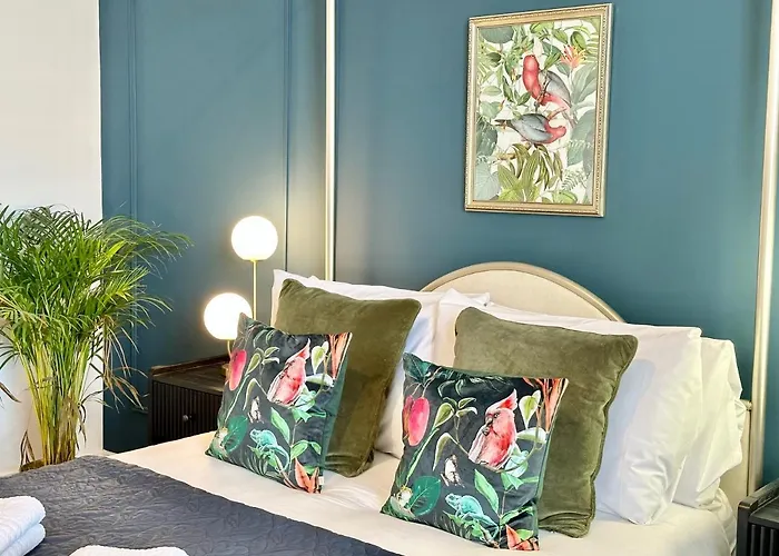 アパート The Admirals Quarters