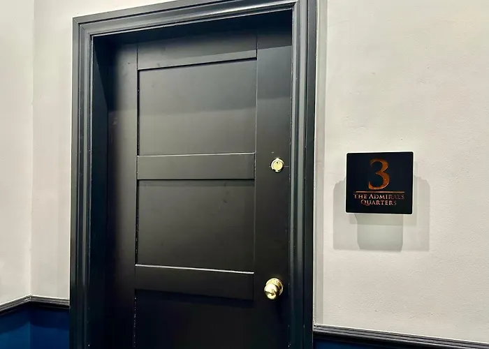 The Admirals Quarters Apartman